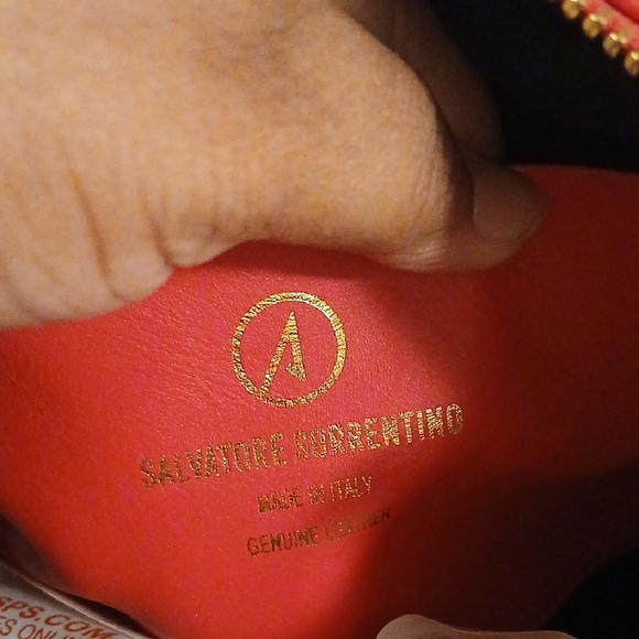 Stylish Red Leather Shoulder Bag - Picture 2 of 8